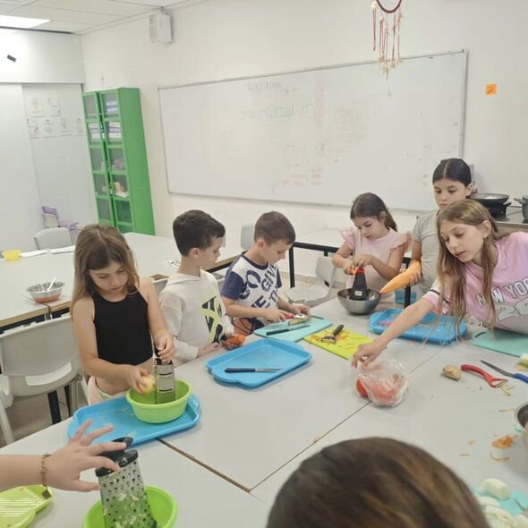צילום מתוך דף הפייסבוק בית הספר הדמוקרטי יבנה