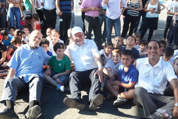 מלול, זוהר וחנניה בראש טוב על הרצפה