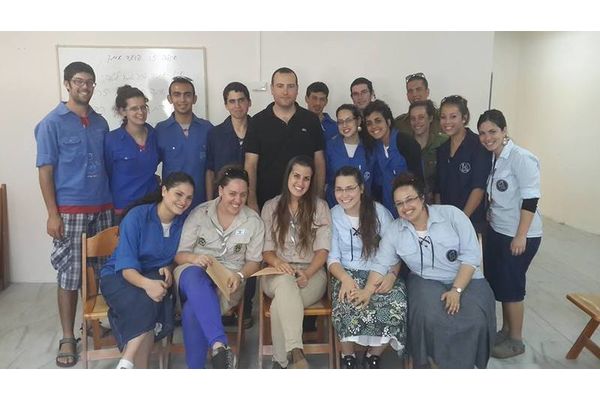 מתן דיל והקומונרים