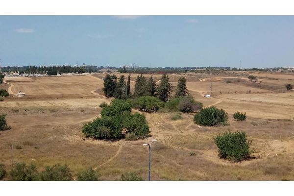 בצילום מרחוקה ניתן לראות את הניידות סורקות את השטח