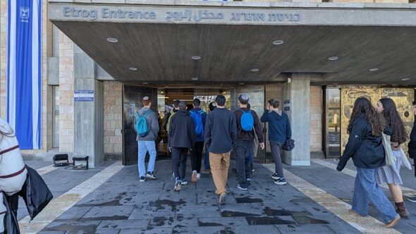 צילום מתוך דף הפייסבוק על-יסודי קשת מזכרת בתיה