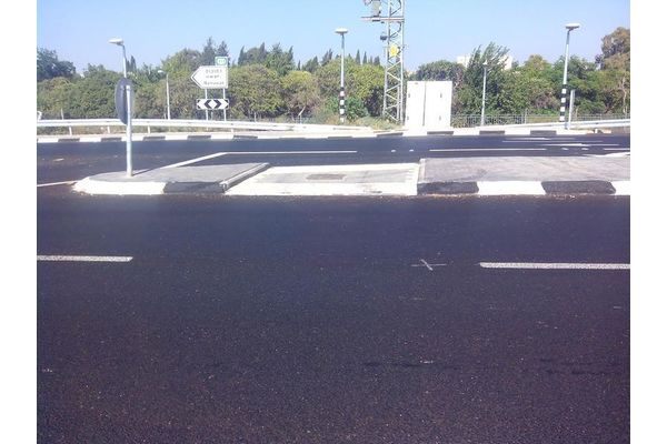 הצומת עבור הילדים ללא רמזור וללא מעבר חציה