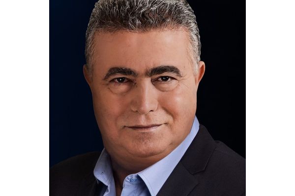 צילום: הדף הרשמי של עמיר פרץ