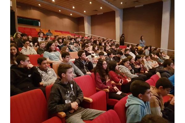 תמונות וסרטון: ביה"ס דה שליט
