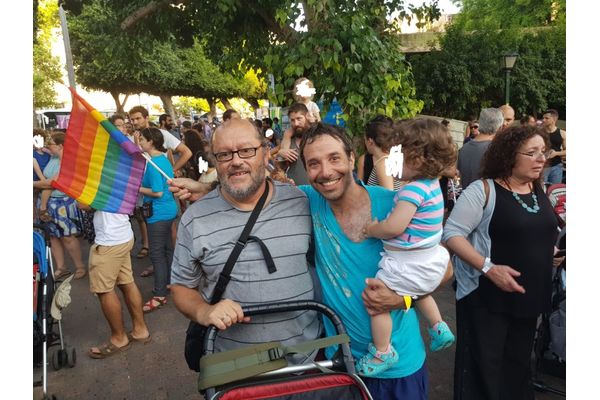 תמונה ממצעד הגאווה ברחובות