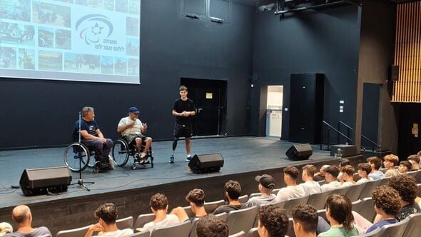 צילום מתוך דף הפייסבוק תיכון שמיר תל אביב