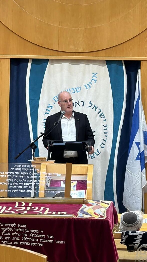 צילום מתוך דף הפייסבוק צביקה וישנגרד