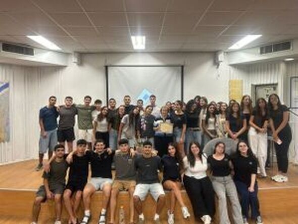 מקיף י קריית החינוך השש שנתית ע"ש איינשטיין