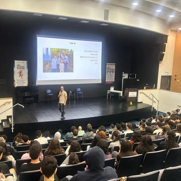 צילום מתוך דף הפייסבוק הגימנסיה הריאלית ראשון לציון