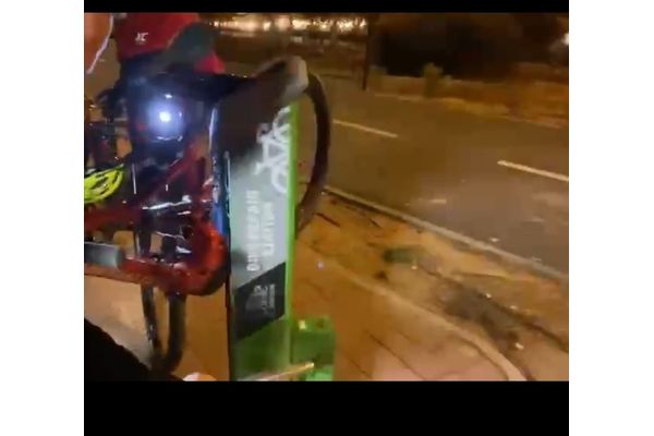 מתקן תיקון אופניים שהוצב בראשון לציון