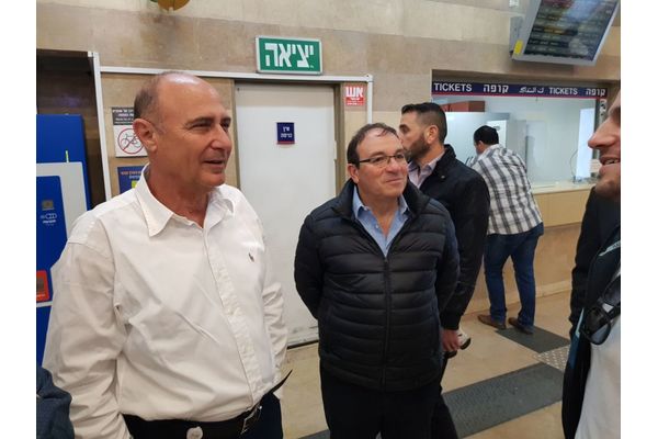 ראש העיר ומנכל הרכבת בהפגנה בראשונים לפני 3 שבועות
