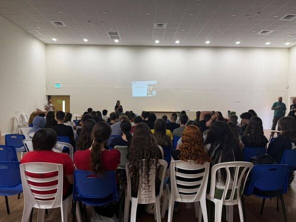צילום מתוך דף הפייסבוק על-יסודי קשת מזכרת בתיה
