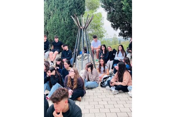 צילום מתוך דף הפייסבוק תיכון שמיר תל אביב