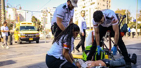 תרגול החייאה ברחוב - מד"א