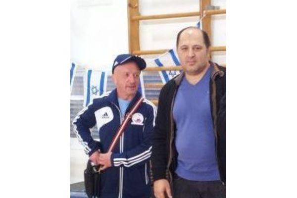 משמאל מאמן רחובות צימקינד אריאל