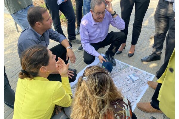 סיור בשטח של קינסטליך עם מנכ"ל נת"ע