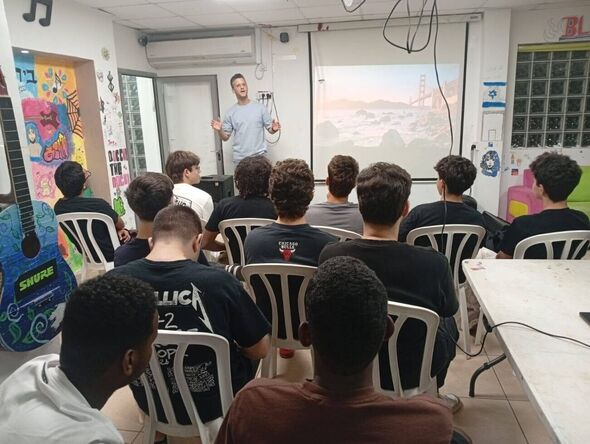צילום מתוך דף הפייסבוק אגף חברה, נוער וצעירים פתח תקוה