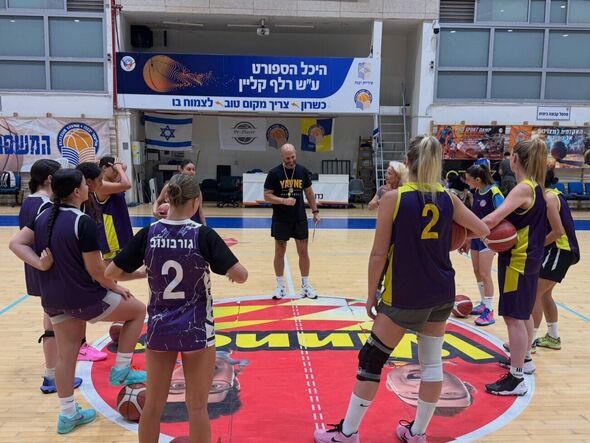 צילום מתוך דף הפייסבוק אליצור יבנה כדורסל הדף הרשמי