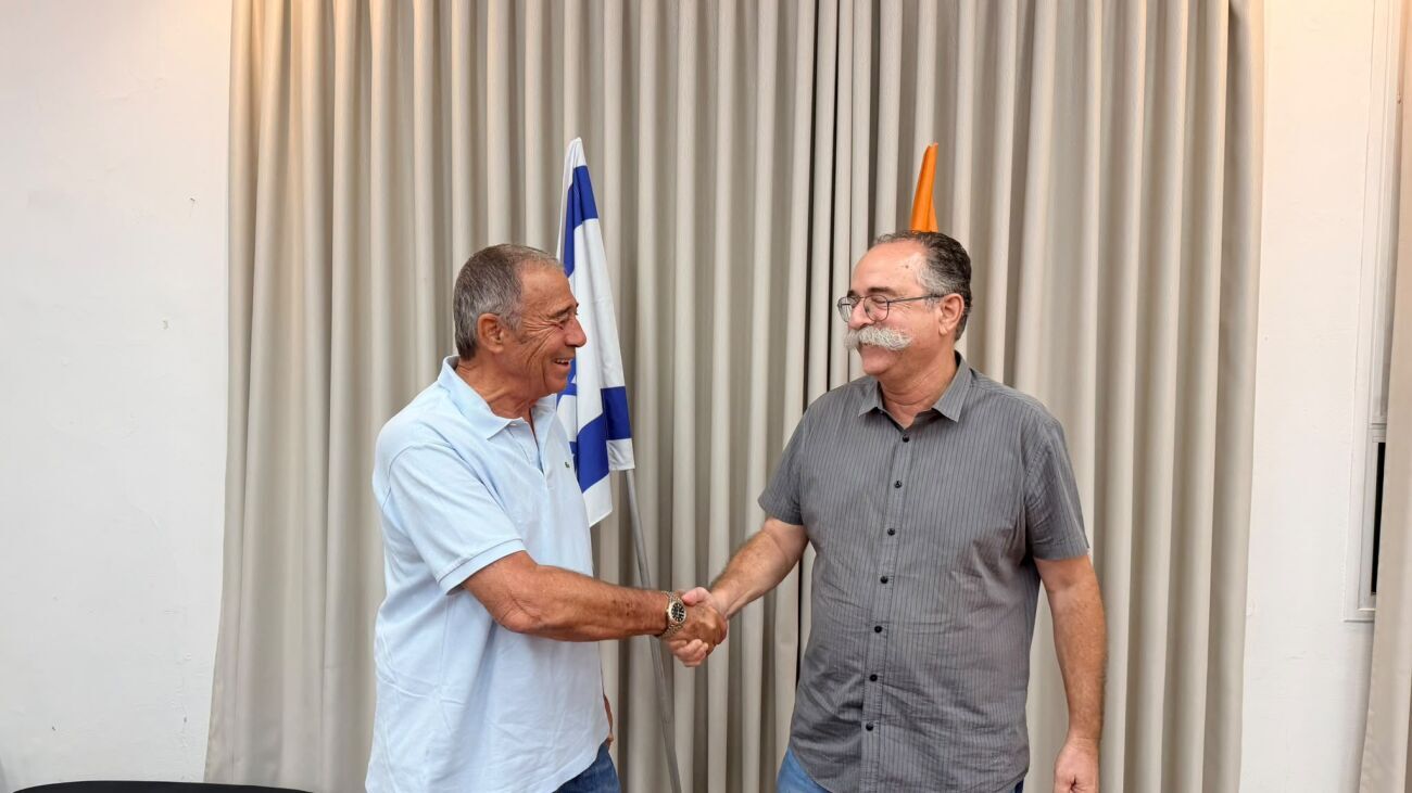 ראש העיר שמואל בוקסר וחבר המועצה נאור ירושלמי