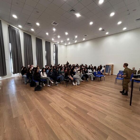 צילום מתוך דף הפייסבוק על-יסודי קשת מזכרת בתיה