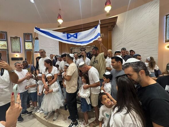 צילום מתוך דף הפייסבוק בית ספר איינשטיין יבנה- משפחה כן בוחרים