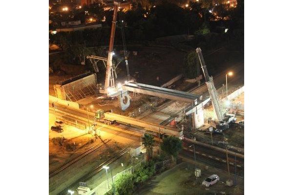 תמונת ארכיון של בניית הגשר