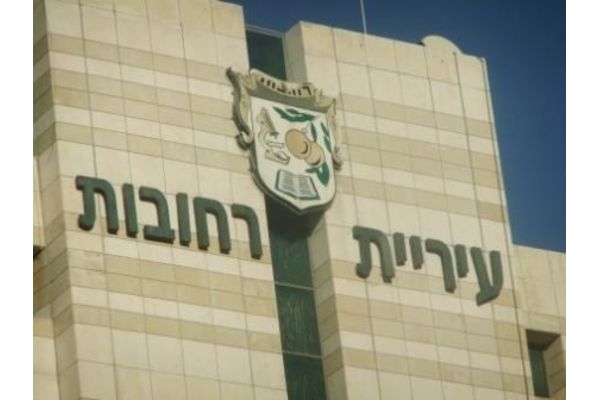 איריס שיפריס מנהלת האגף לשירותים חברתיים