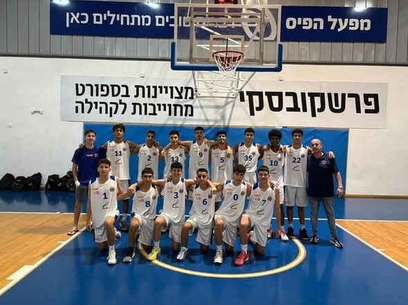 צילום מתוך דף הפייסבוק מכבי רחובות מחלקת הנוער כדורסל