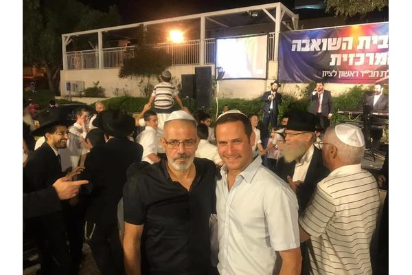 צילום הדף: של אבי חיים