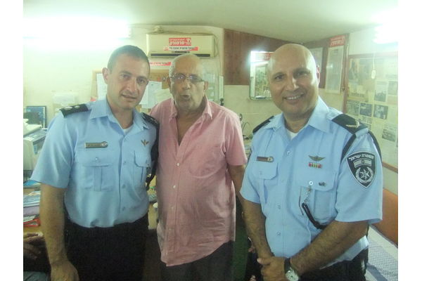 עדני עם מפקד המרחב ומפקד התחנה