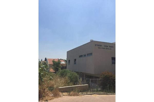 הוסטל השומרים לפני ניקיון הצמחייה
