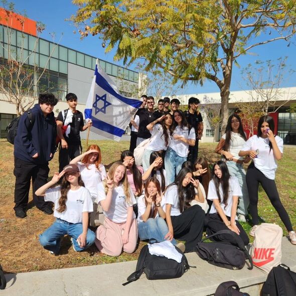 צילום מתוך דף הפייסבוק קריית החינוך יצחק נבון