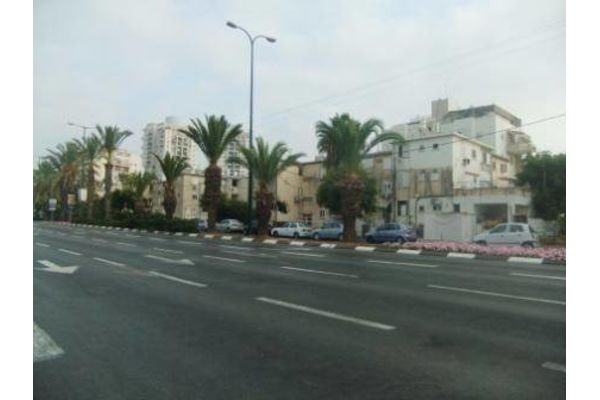 תמונת ארכיון של רחוב האצל