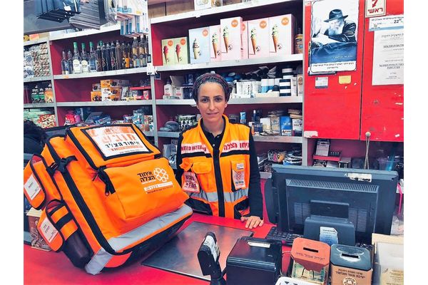 בתמונה : חני וקנין