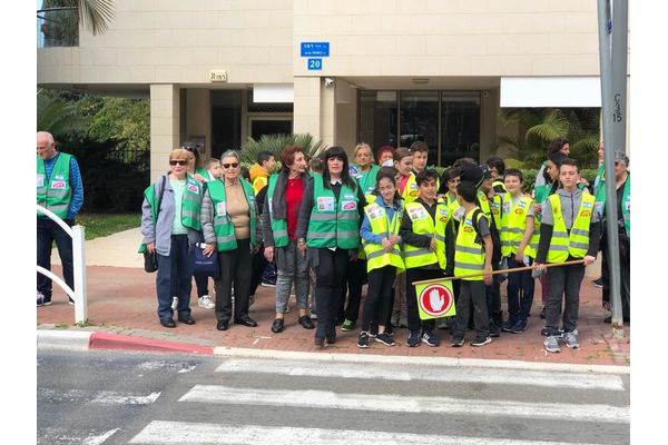 הדרכה שנעשתה השבוע למשמרות הזהב ביחד עם אזרחים ותיקים