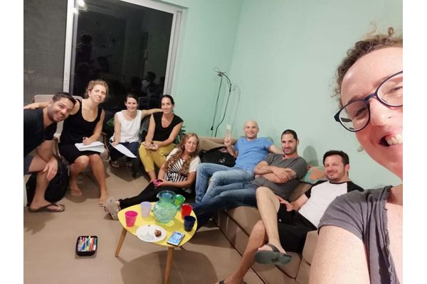 בתמונה ישיבת גרעין ההורים לקראת אירוע החשיפה